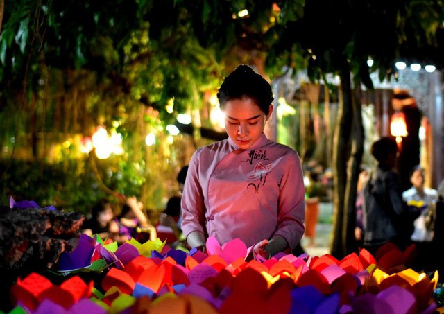 ĐÈN HOA ĐĂNG - Đèn tròn trang trí