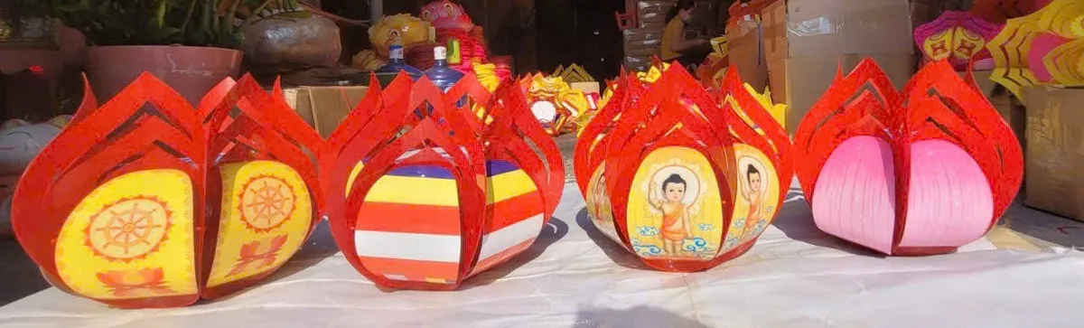 LỒNG ĐÈN HOA SEN